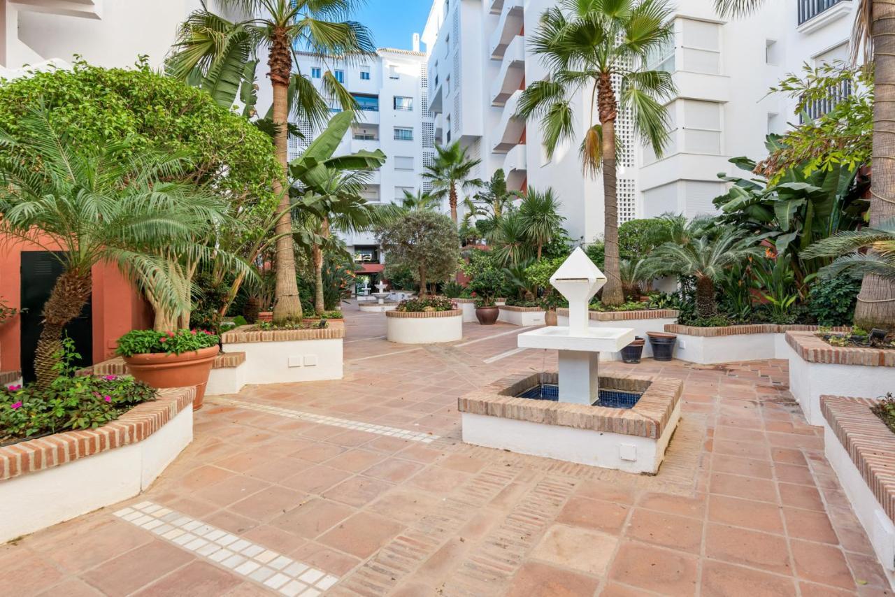 Modern Apartment - 2 Bedrooms, Beachside - Puerto Banus Marbella Exterior photo
