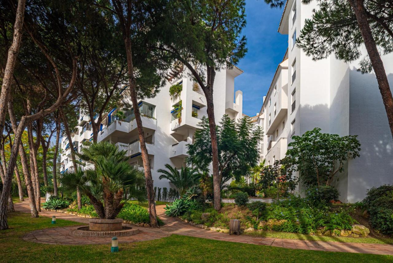 Modern Apartment - 2 Bedrooms, Beachside - Puerto Banus Marbella Exterior photo